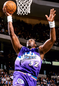 Karl Malone shooting for the Utah Jazz in 1997